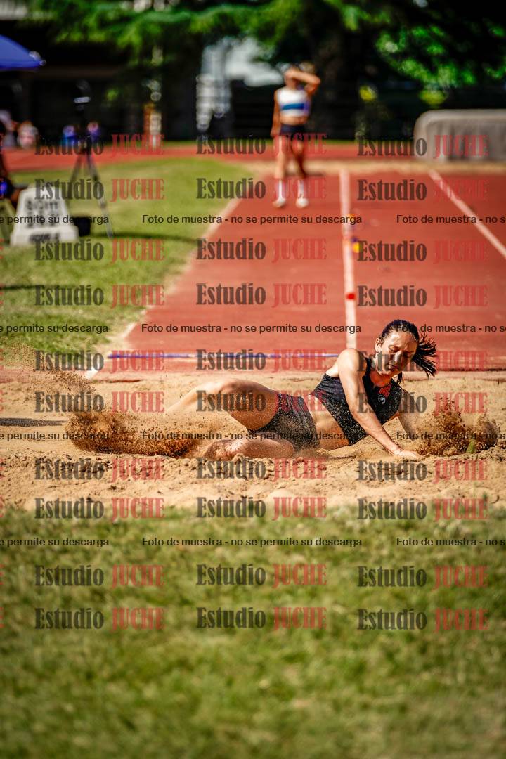 Fotos del salto en largo de mujeres