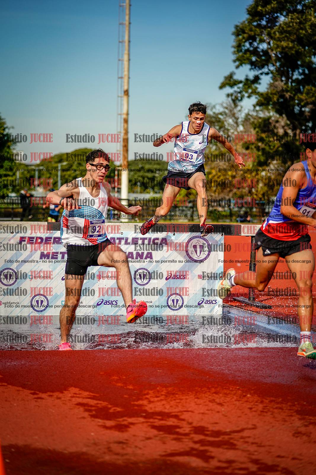 Fotos de los 3000 m con obstáculos de varones