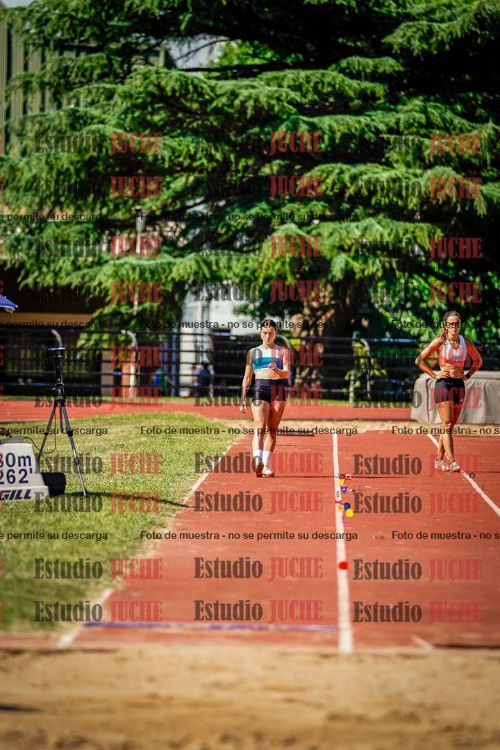 Fotos del salto en largo de mujeres