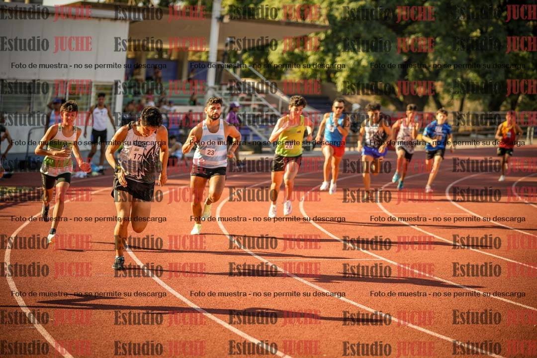 Fotos de los 800 m llanos de varones
