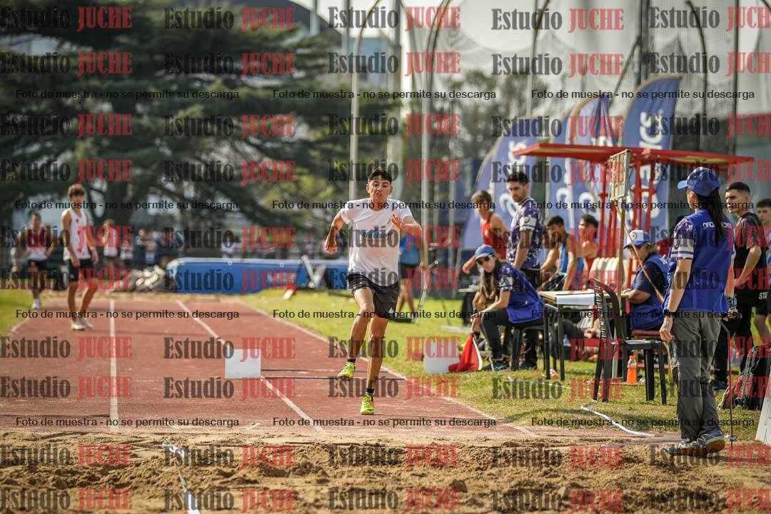 Fotos del salto en largo de varones