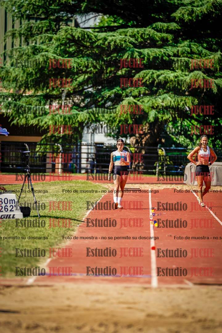 Fotos del salto en largo de mujeres
