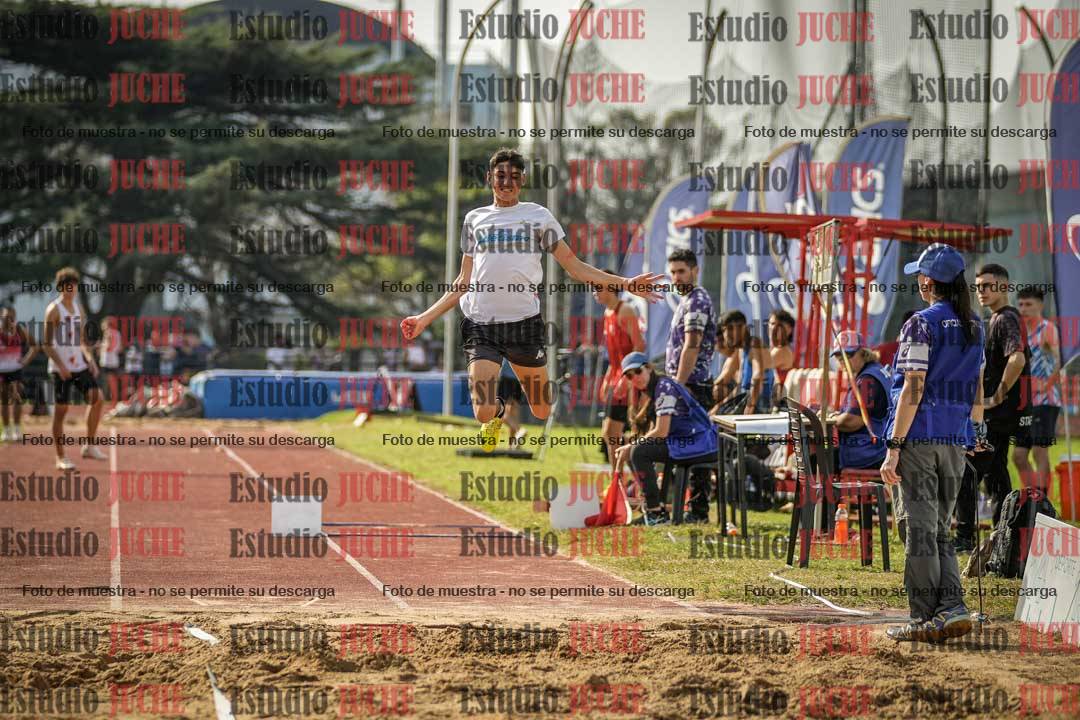 Fotos del salto en largo de varones
