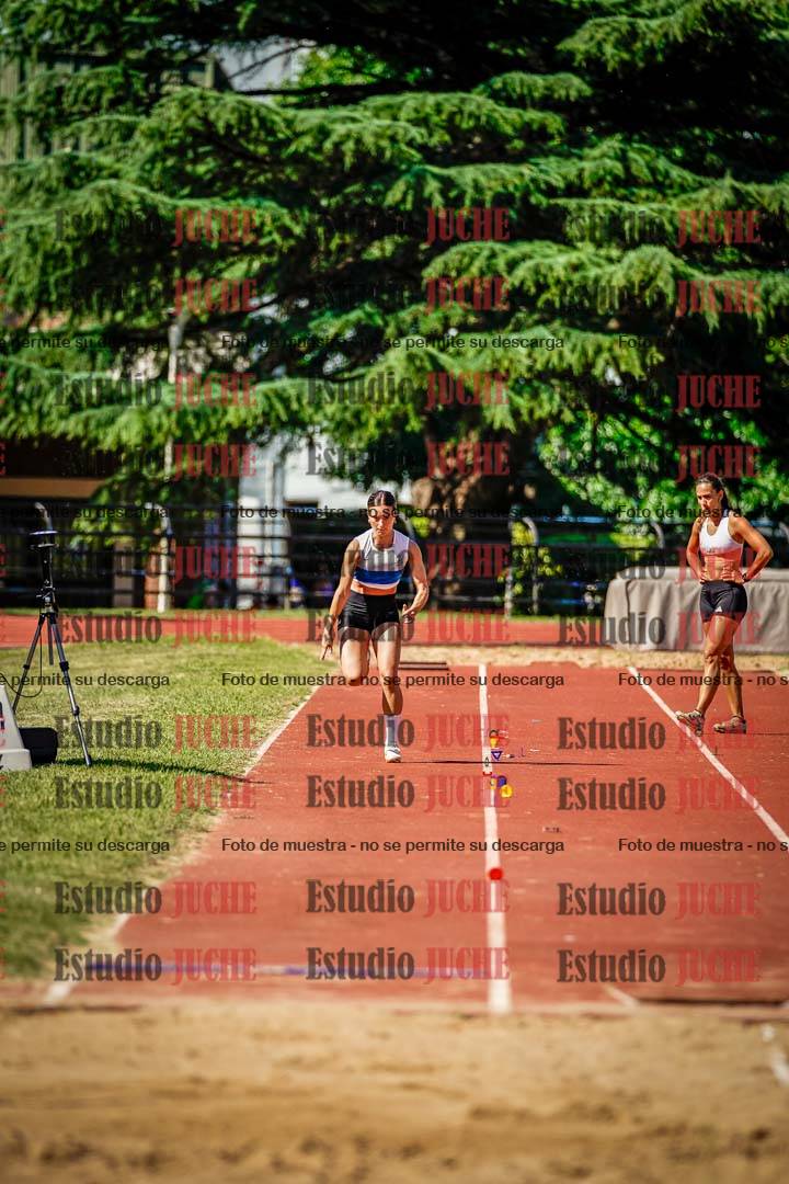 Fotos del salto en largo de mujeres