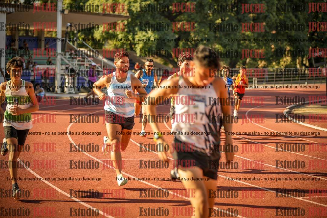 Fotos de los 800 m llanos de varones