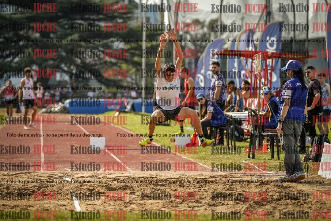 Fotos del salto en largo de varones