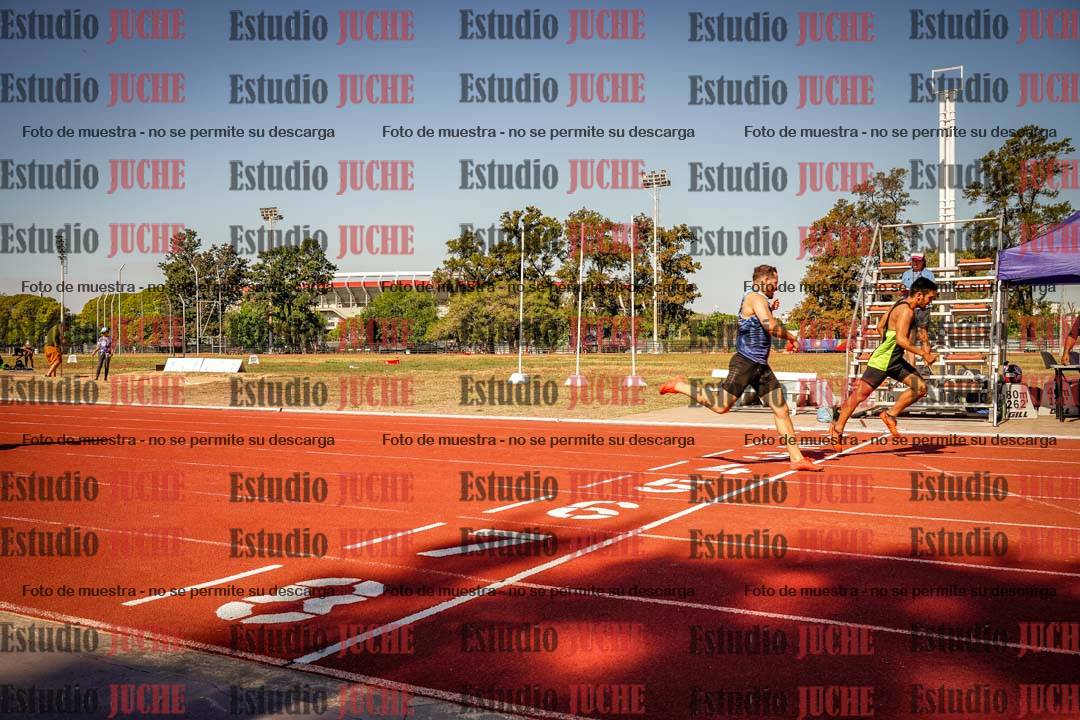 Fotos de los 400 m llanos de varones