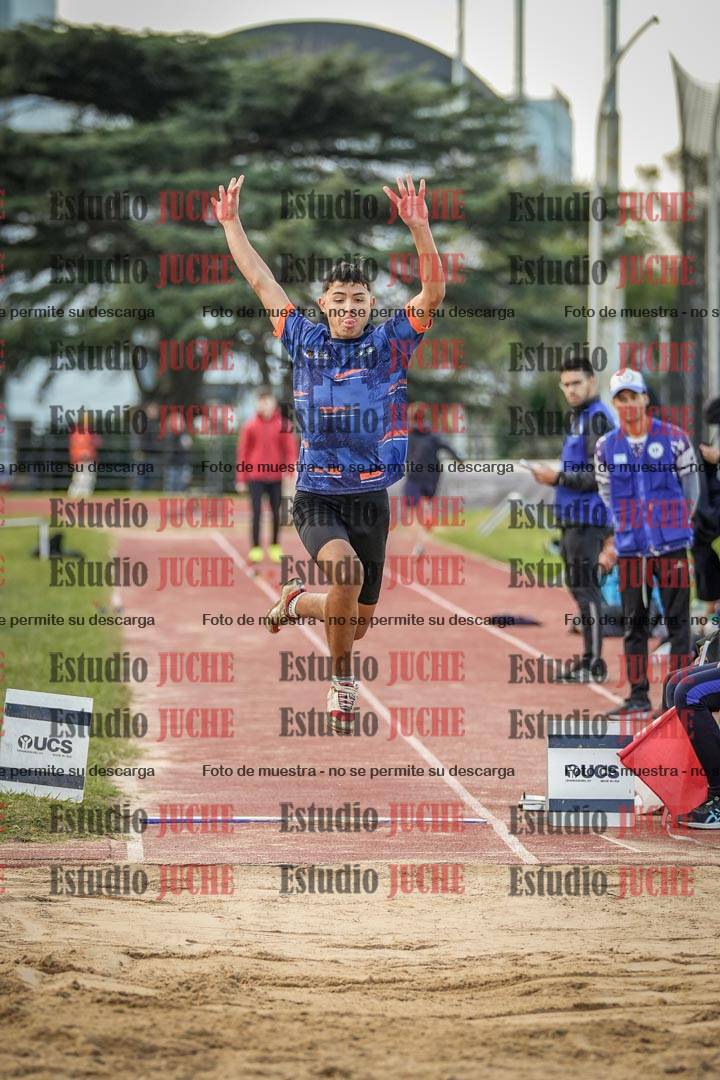 Fotos del salto en largo de varones