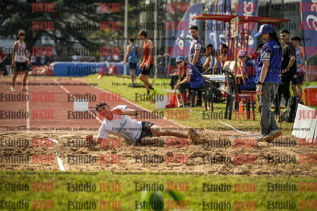 Fotos del salto en largo de varones