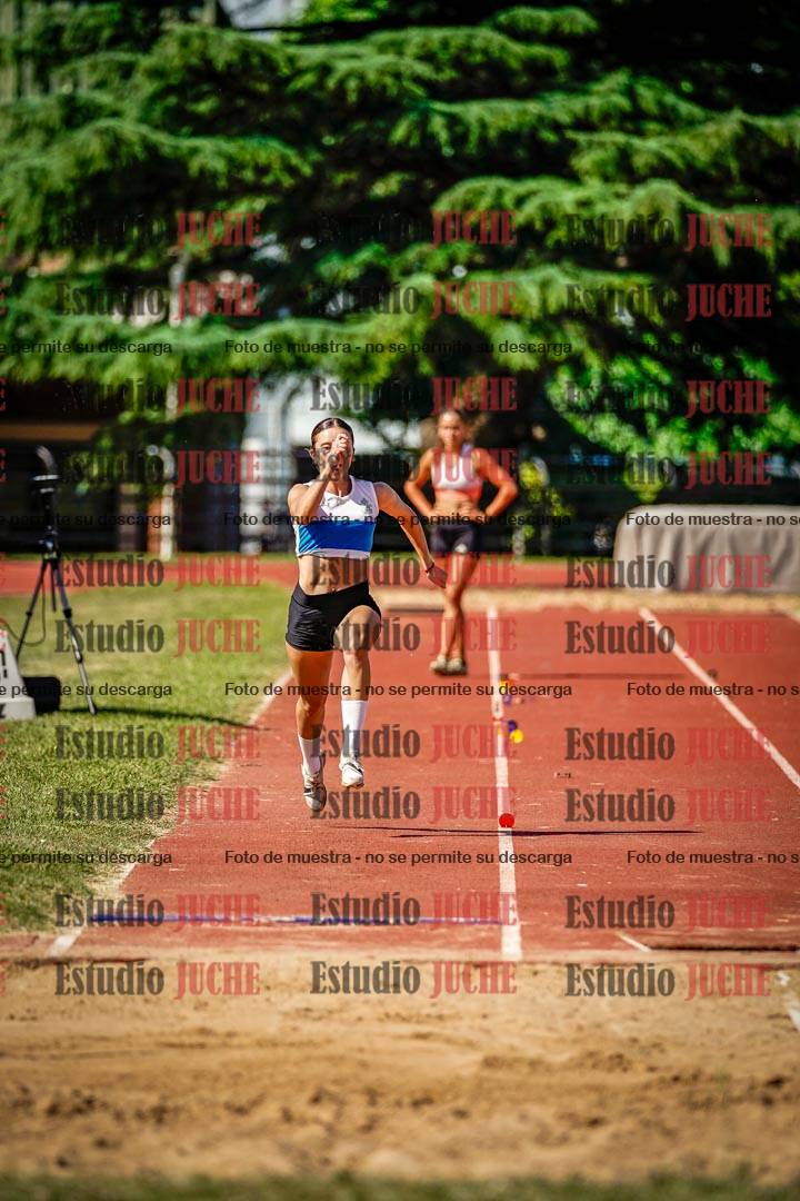 Fotos del salto en largo de mujeres