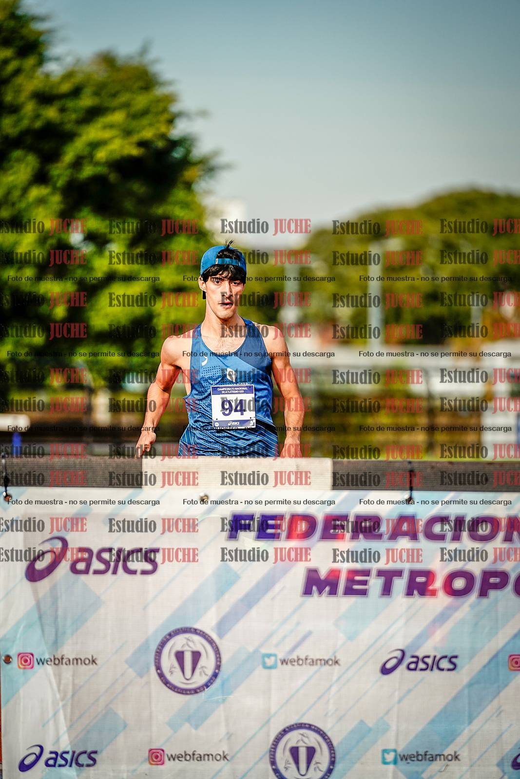 Fotos de los 3000 m con obstáculos de varones