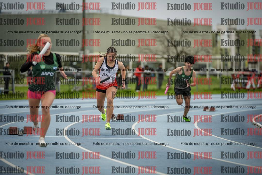 Fotos de las postas 4x100 m de mujeres y varones - U17 - FINAL