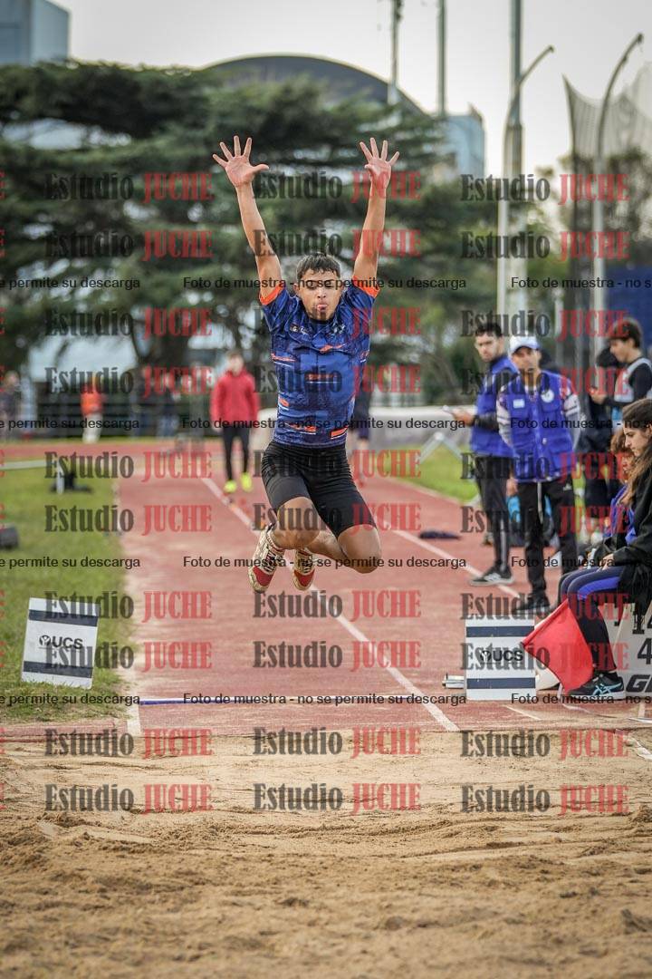 Fotos del salto en largo de varones