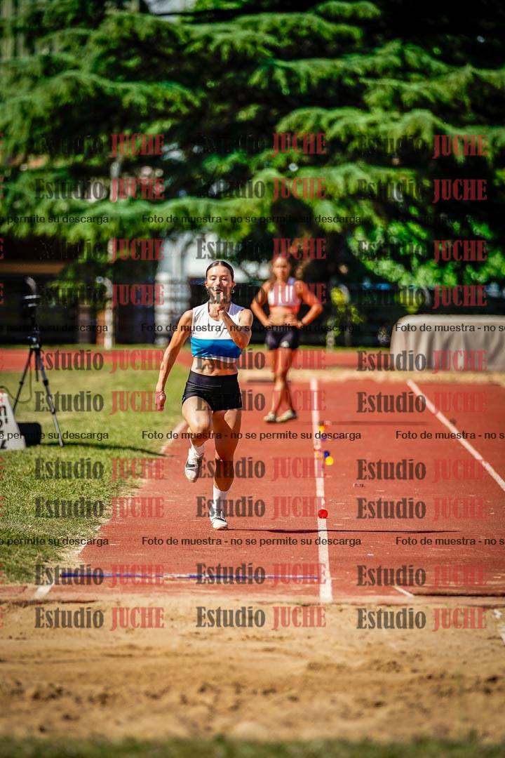 Fotos del salto en largo de mujeres