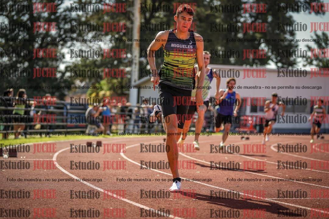 Fotos de los 400 m llanos de varones