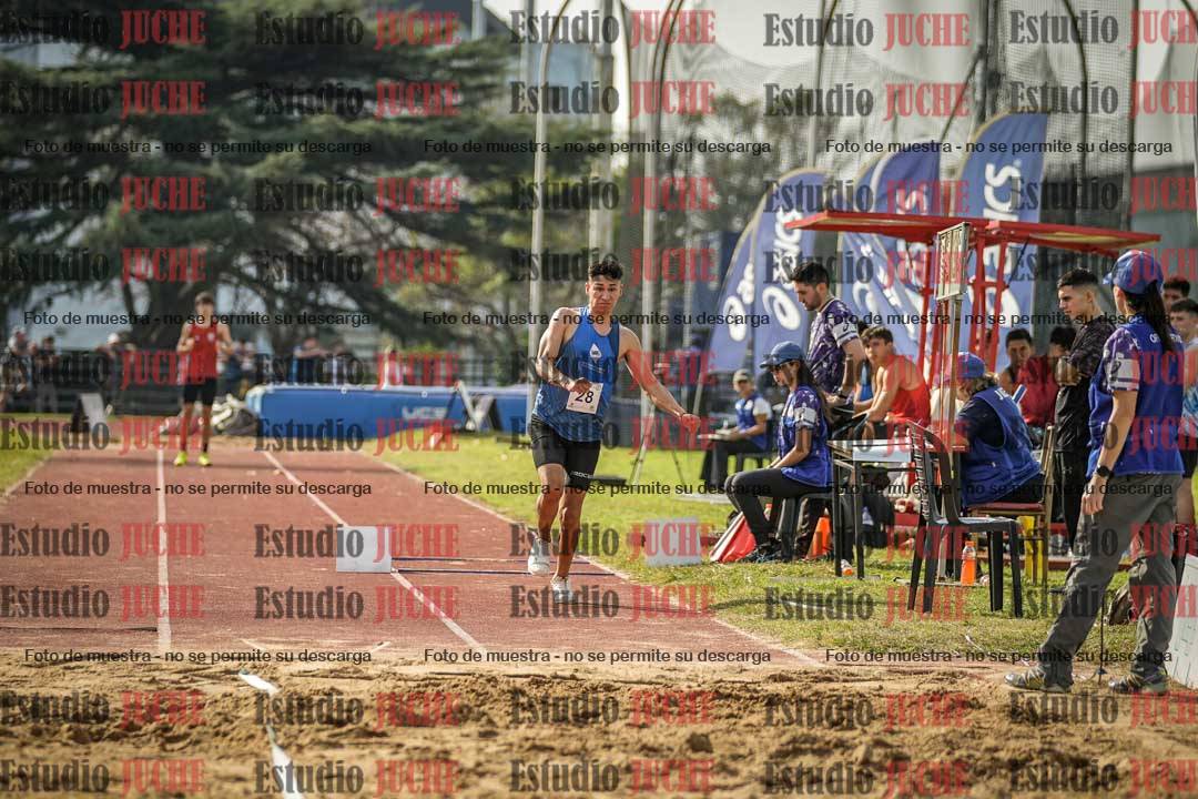 Fotos del salto en largo de varones