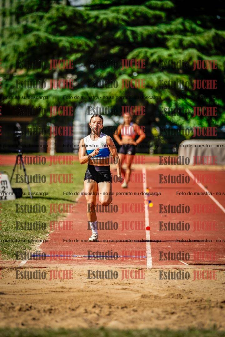 Fotos del salto en largo de mujeres