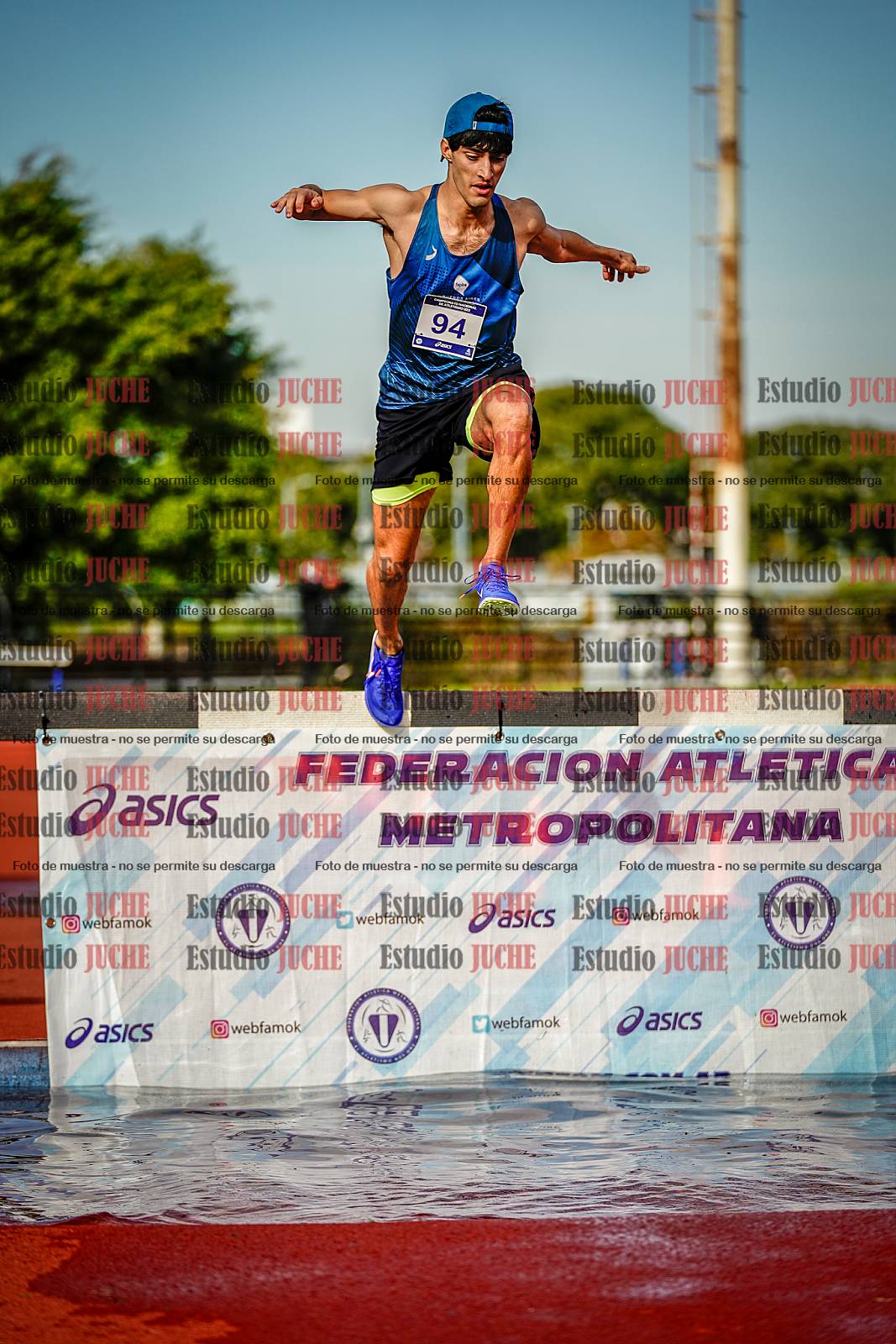 Fotos de los 3000 m con obstáculos de varones