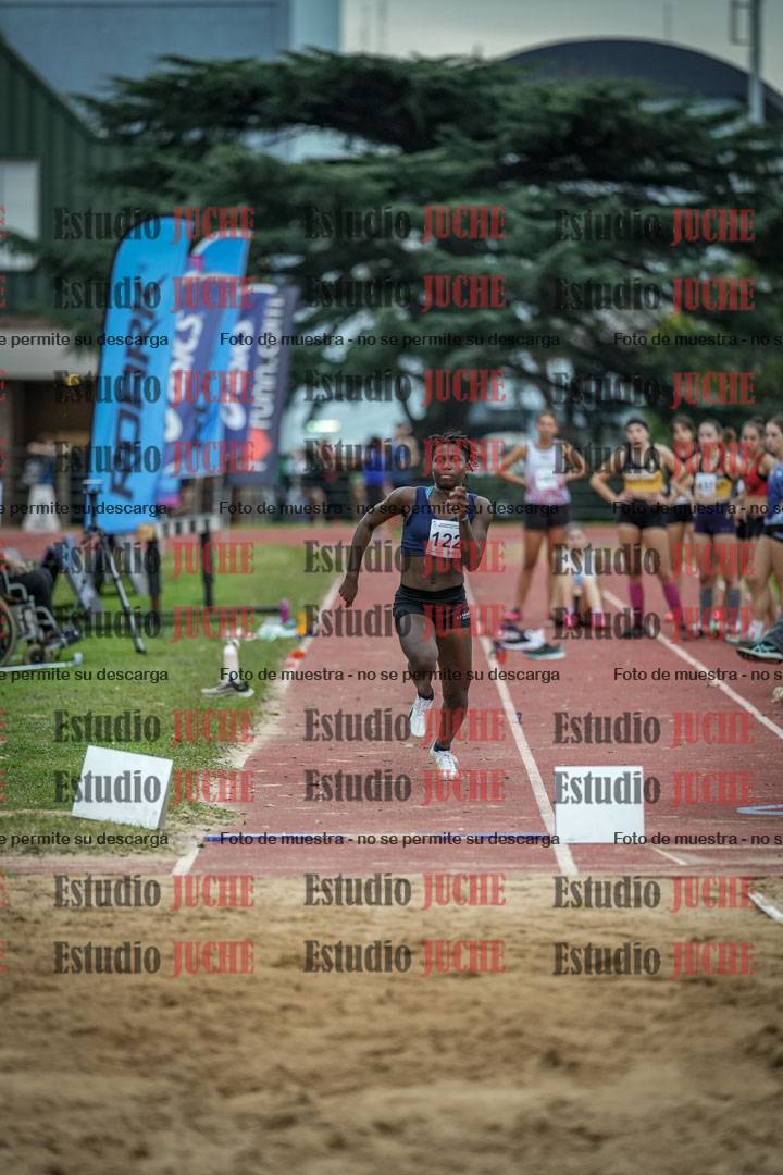 Fotos del salto en largo de mujeres