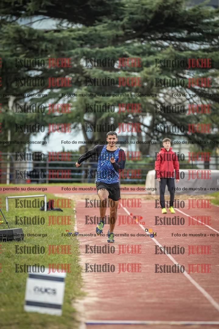 Fotos del salto en largo de varones