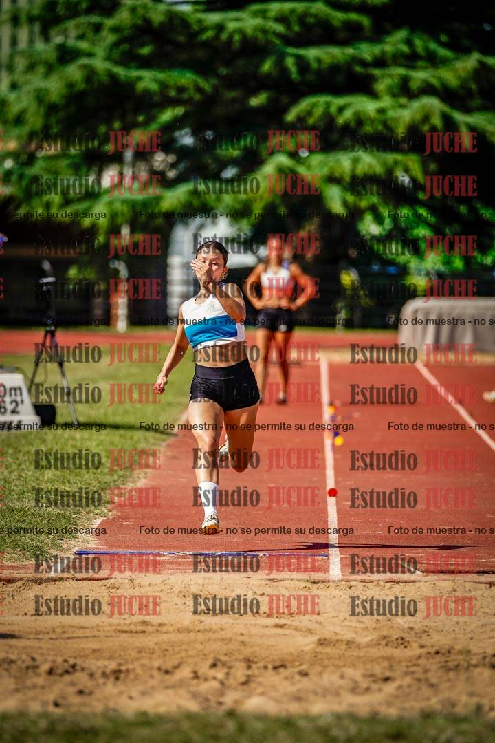 Fotos del salto en largo de mujeres