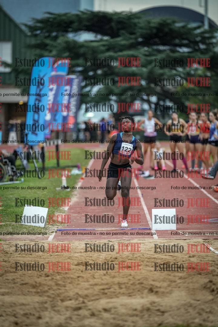 Fotos del salto en largo de mujeres