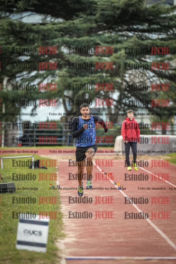 Fotos del salto en largo de varones
