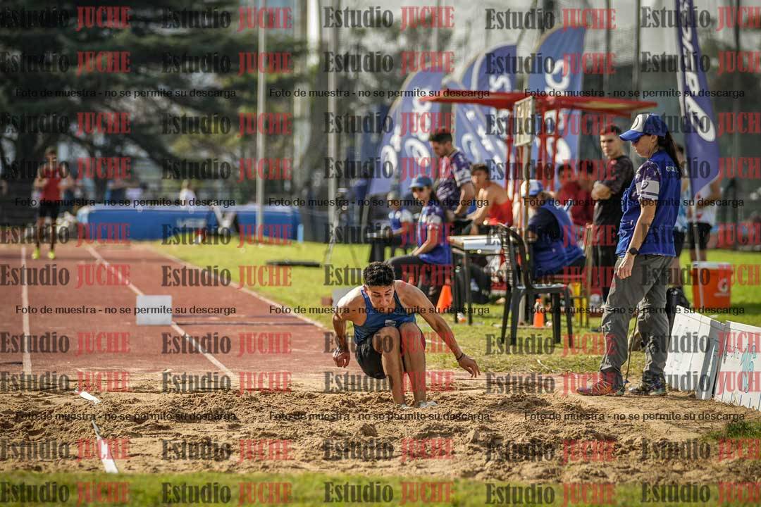 Fotos del salto en largo de varones