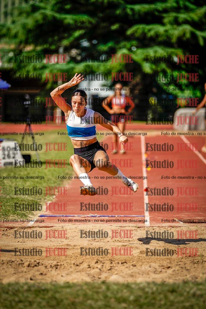 Fotos del salto en largo de mujeres