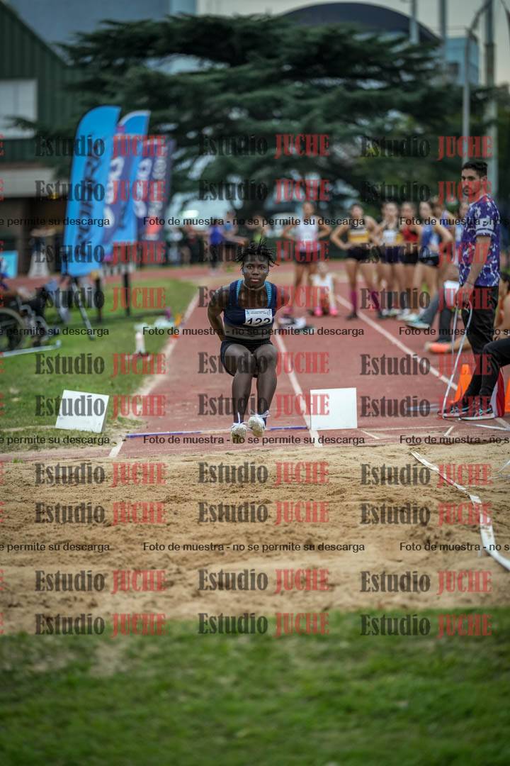 Fotos del salto en largo de mujeres