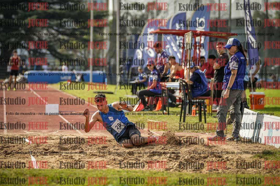 Fotos del salto en largo de varones