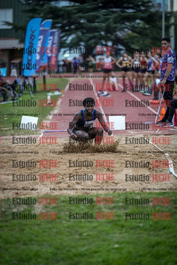 Fotos del salto en largo de mujeres