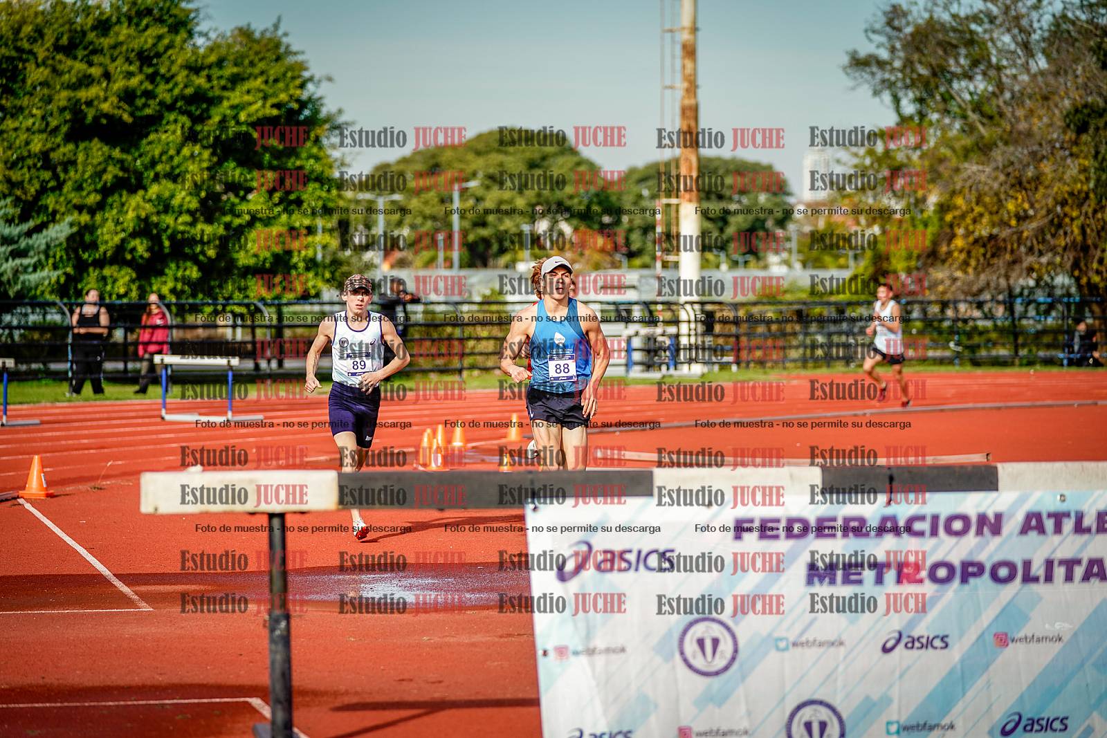 Fotos de los 3000 m con obstáculos de varones