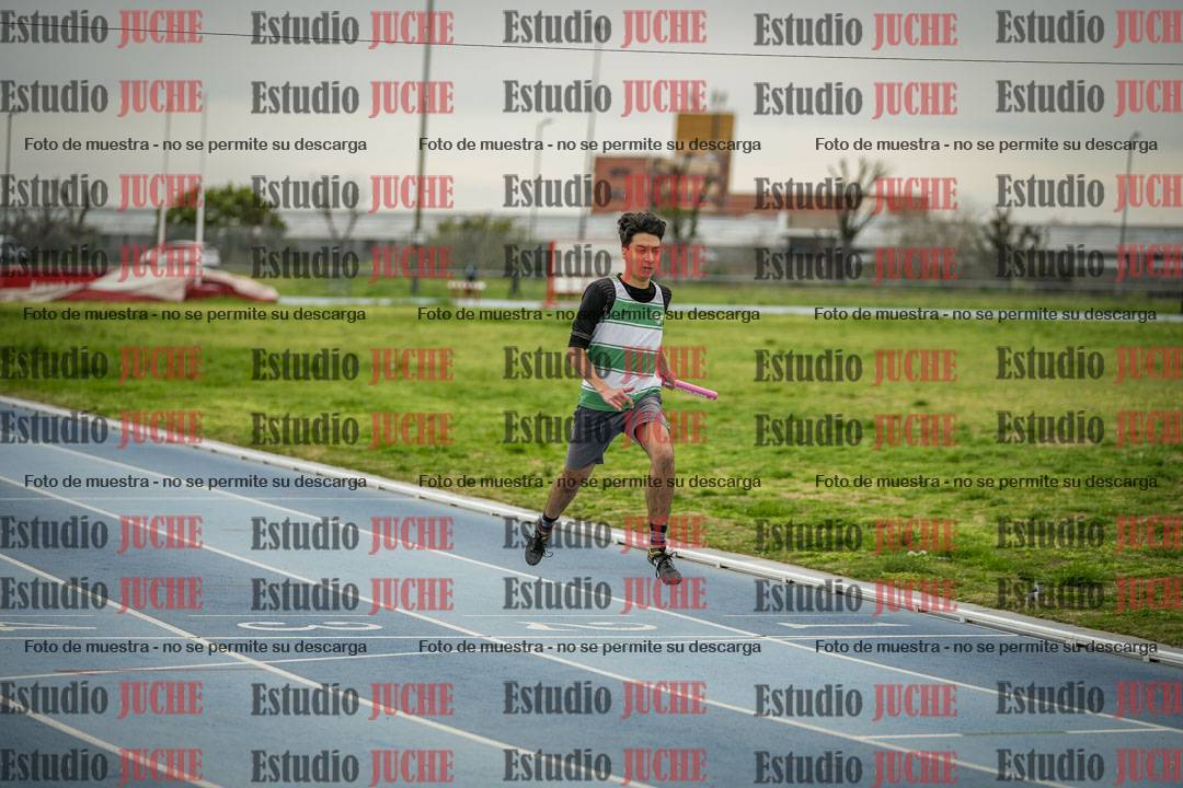 Fotos de las postas 4x100 m de mujeres y varones - U17 - FINAL