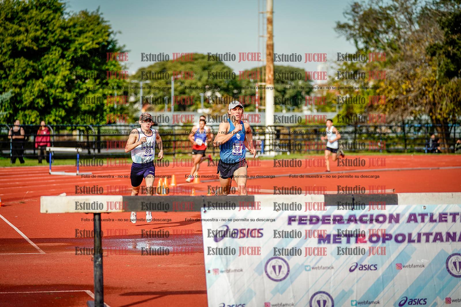 Fotos de los 3000 m con obstáculos de varones