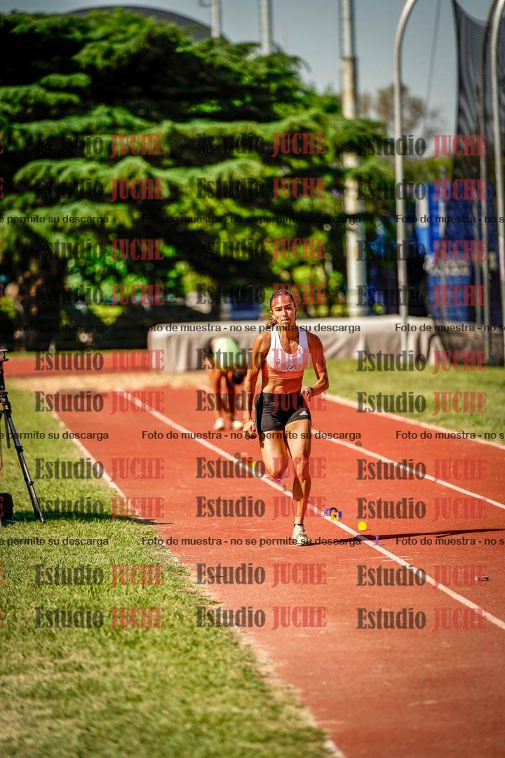 Fotos del salto en largo de mujeres