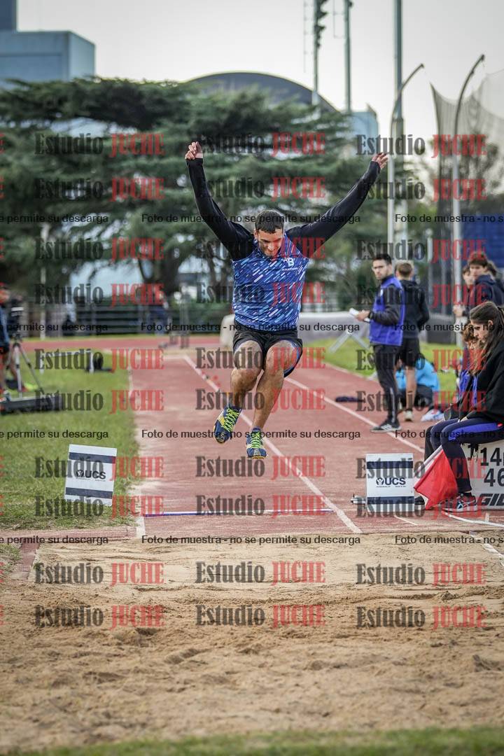 Fotos del salto en largo de varones