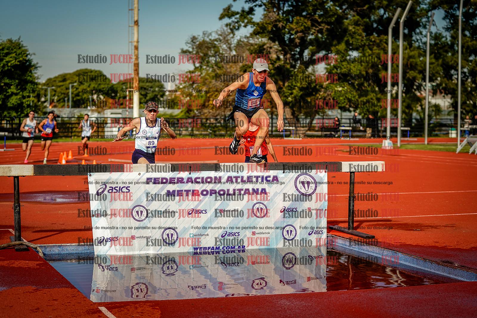 Fotos de los 3000 m con obstáculos de varones