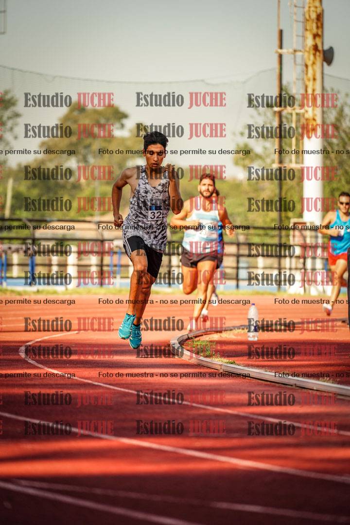 Fotos de los 800 m llanos de varones