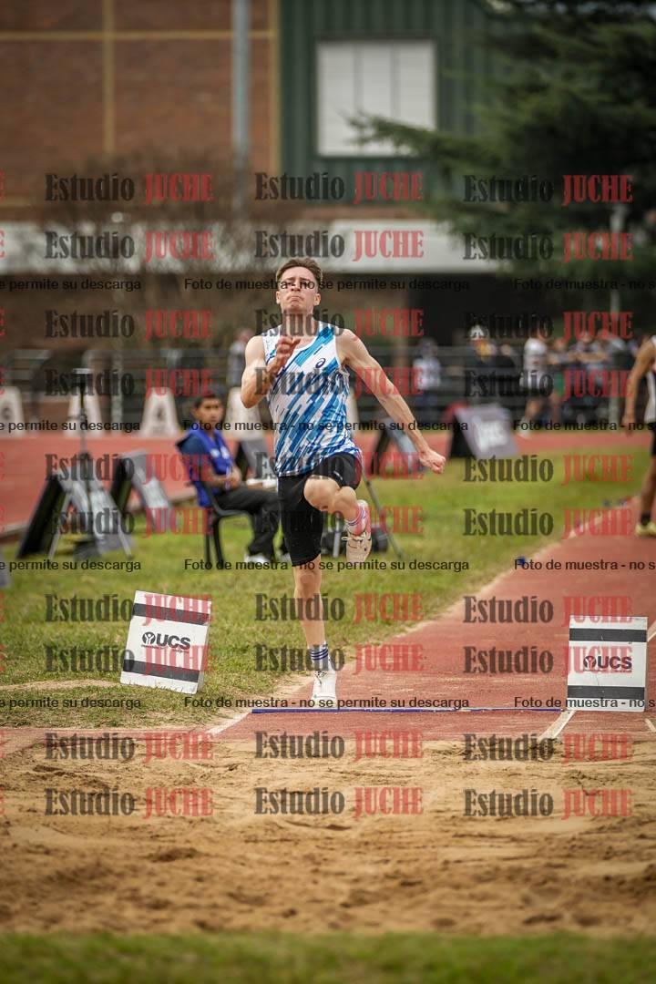 Fotos del salto en largo de varones