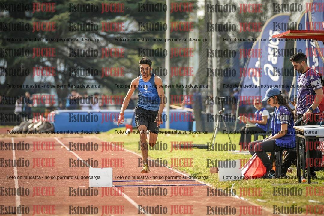 Fotos del salto en largo de varones