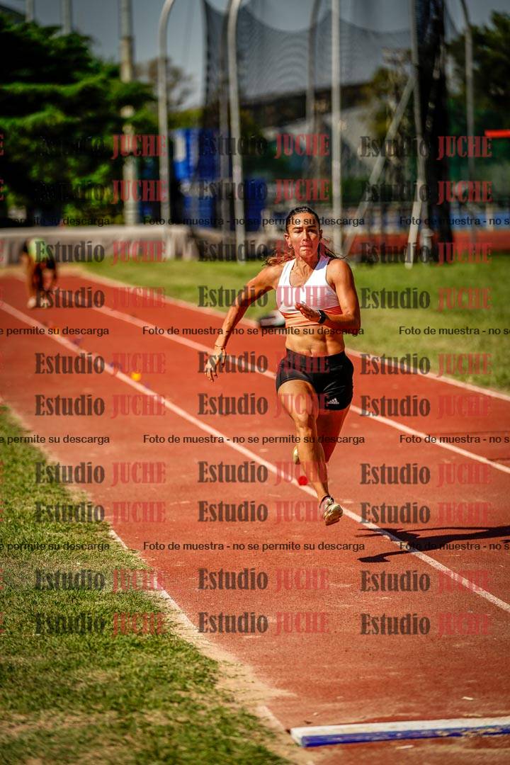 Fotos del salto en largo de mujeres
