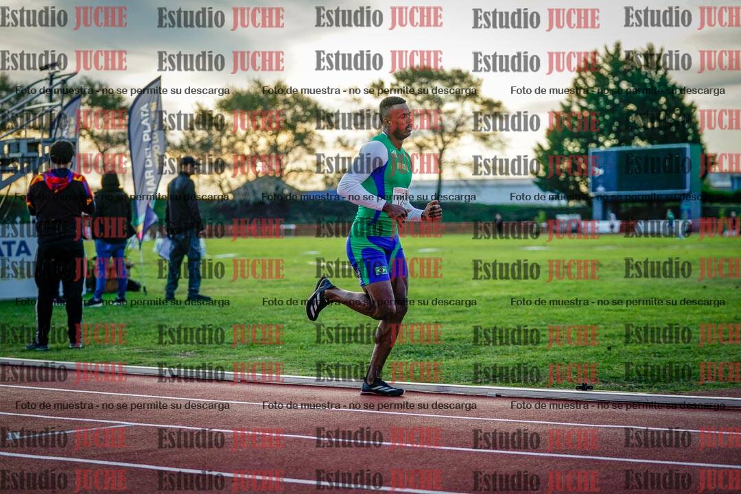 Fotos de los 1500 m llanos de varones - deca 10