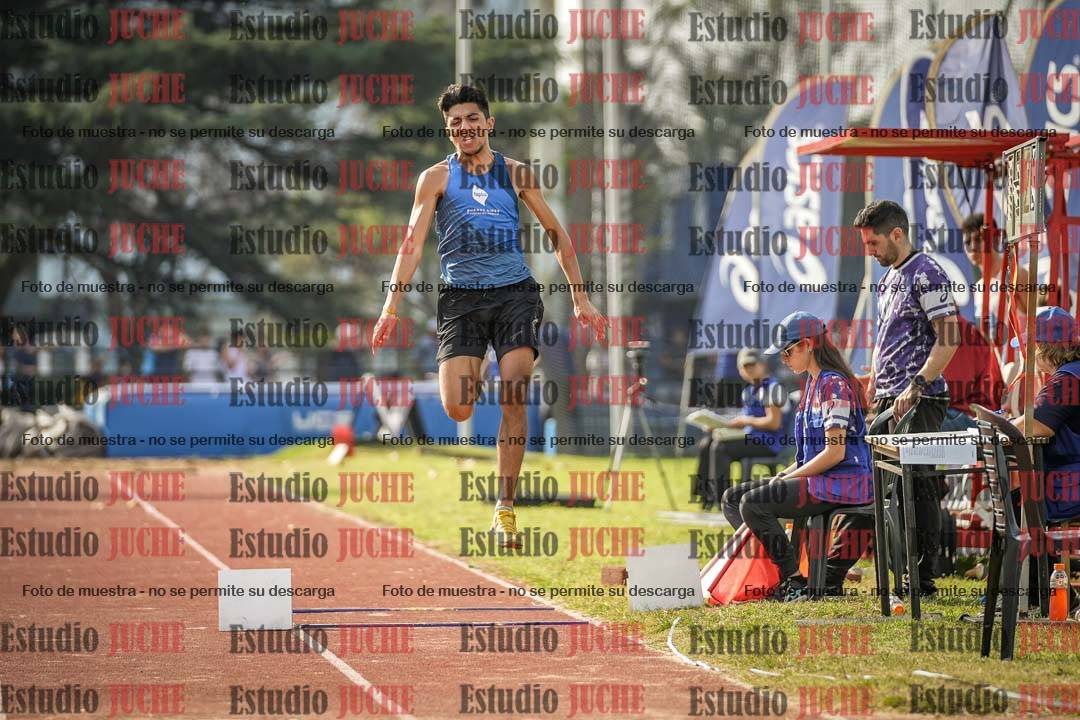 Fotos del salto en largo de varones