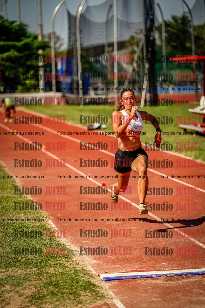 Fotos del salto en largo de mujeres