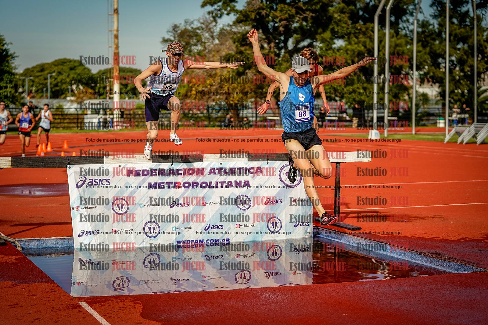 Fotos de los 3000 m con obstáculos de varones