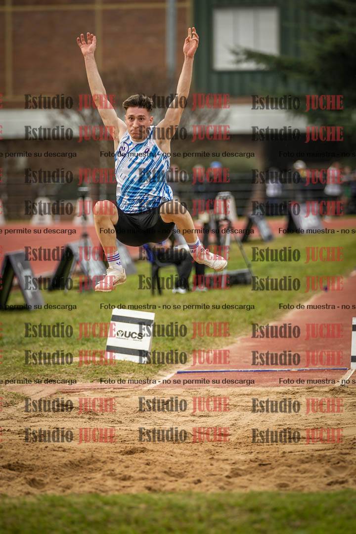 Fotos del salto en largo de varones