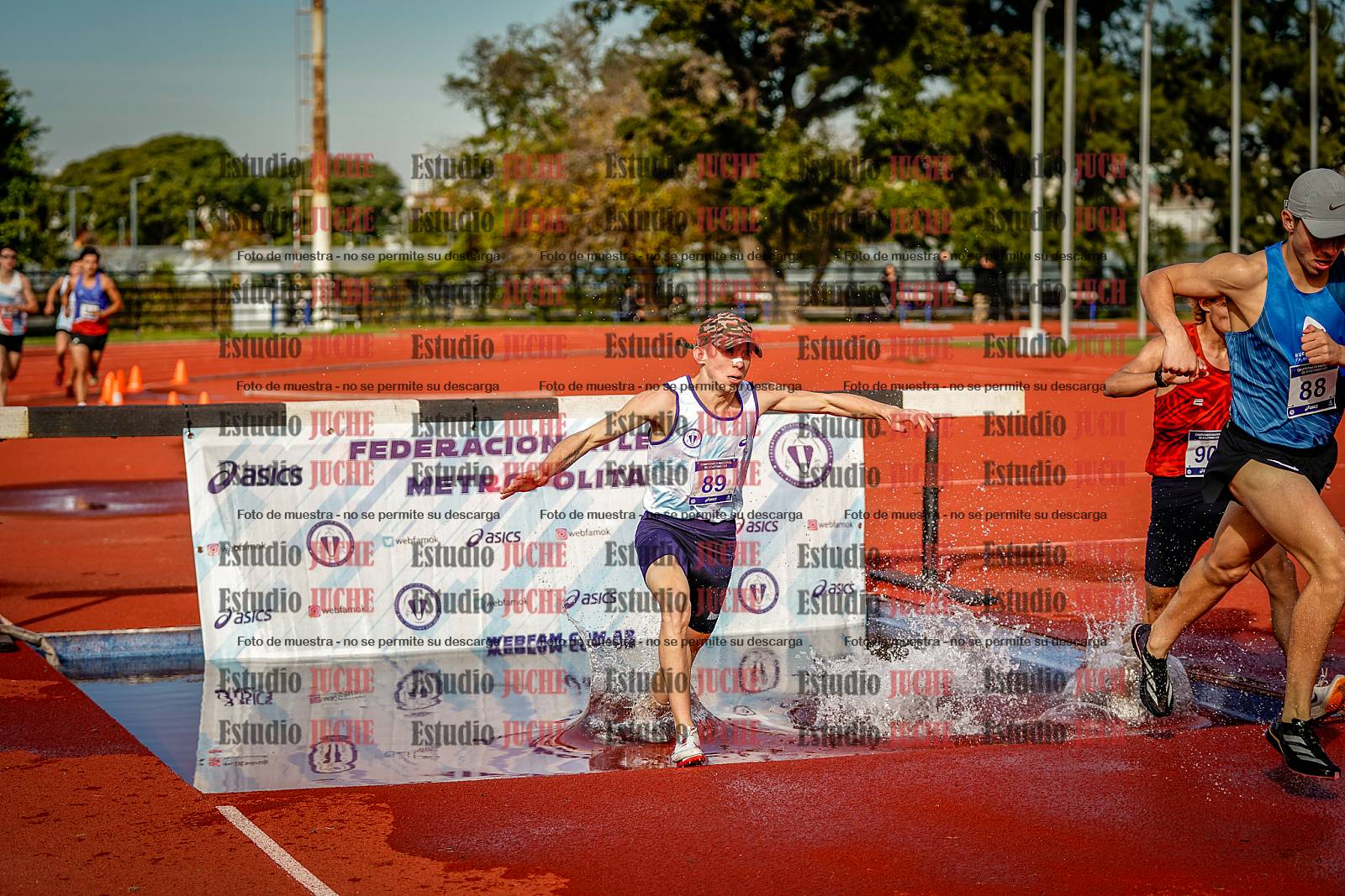 Fotos de los 3000 m con obstáculos de varones