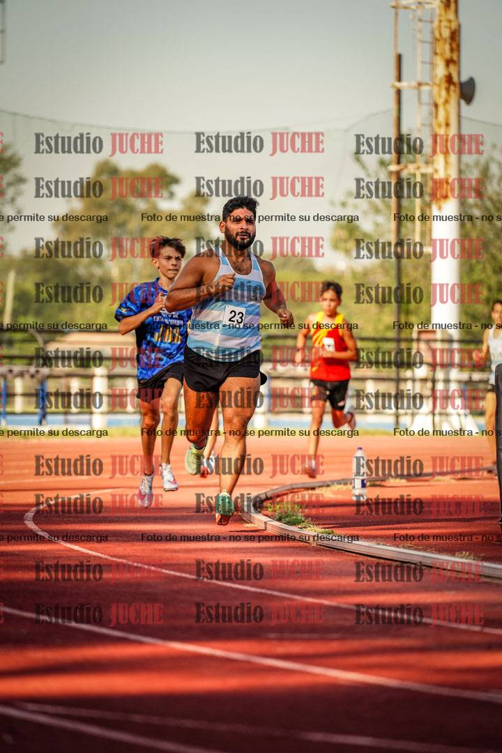 Fotos de los 800 m llanos de varones