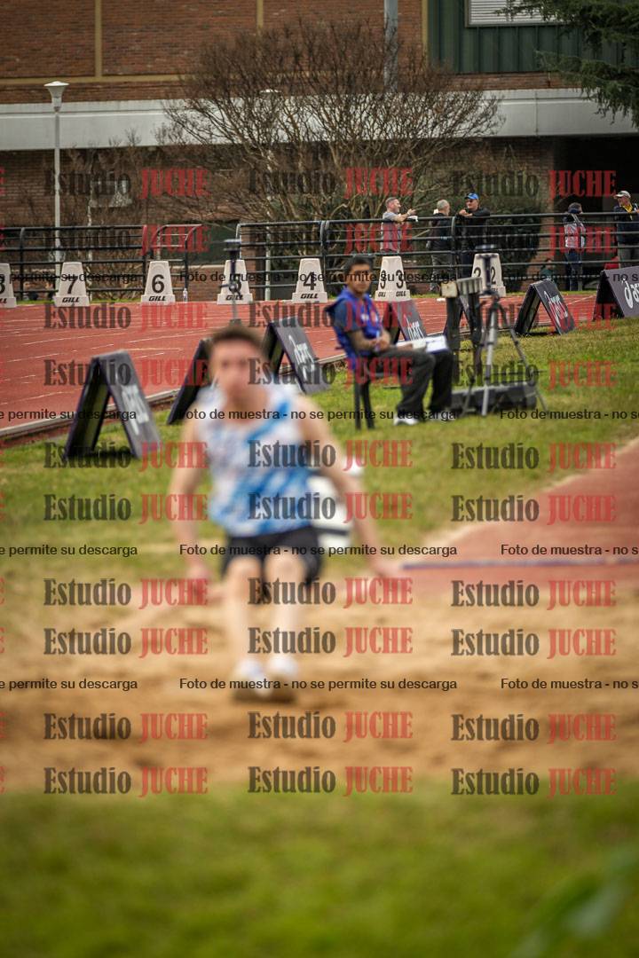 Fotos del salto en largo de varones